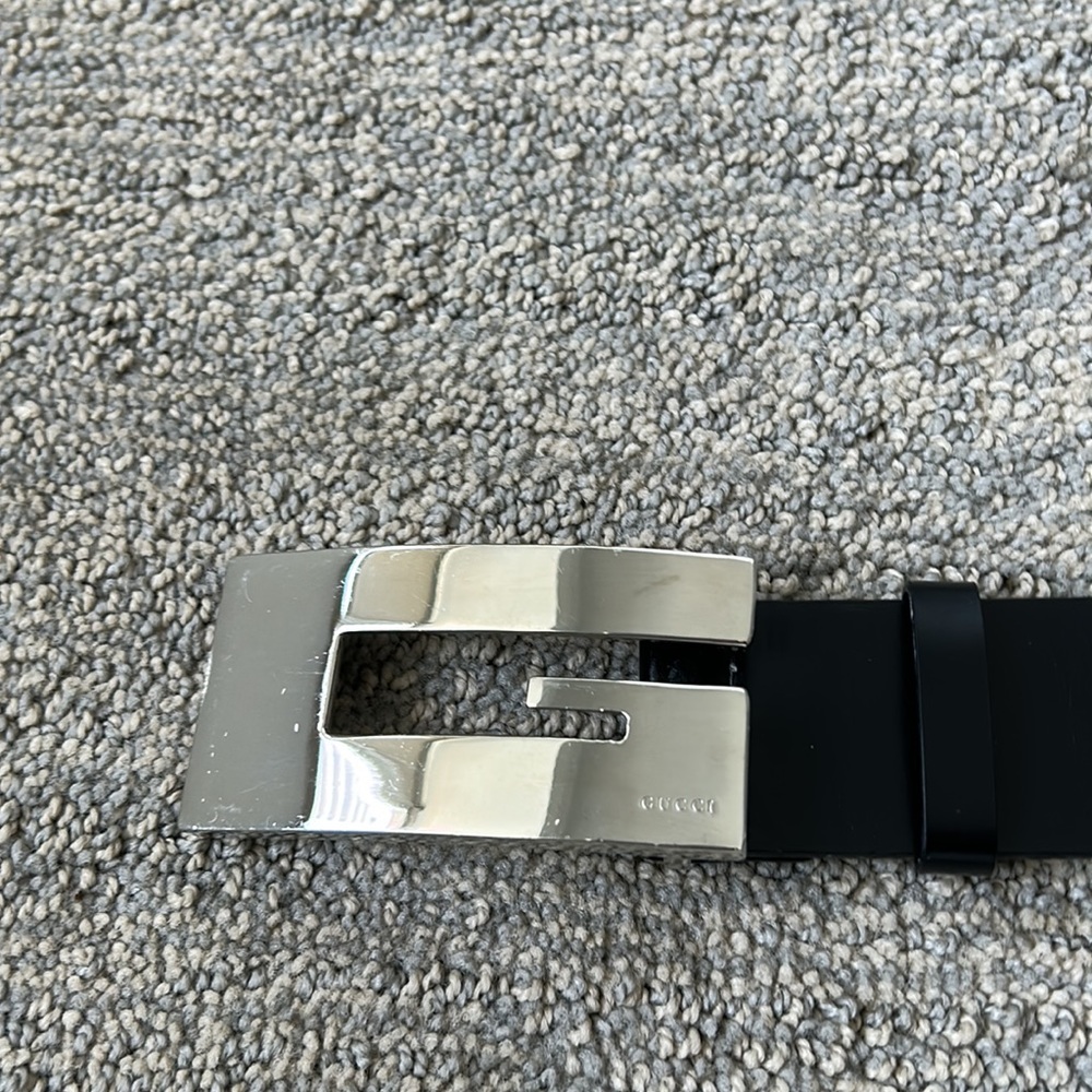 Gucci black leather belt. Sz 95. Unisex. Vintage.